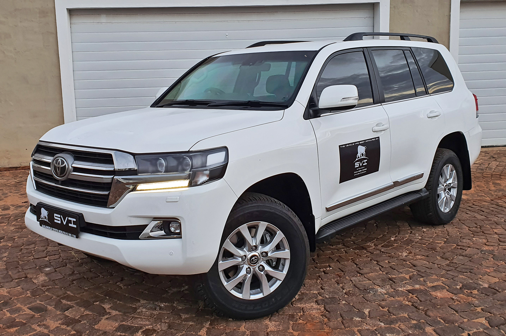 Uzivatel Svi Engineering Na Twitteru Own A Special Armoured Version Of The Last Of A V8 Legend We Have A Pair Of 19 Toyota Land Cruiser 0 Vx R Models For Sale Each