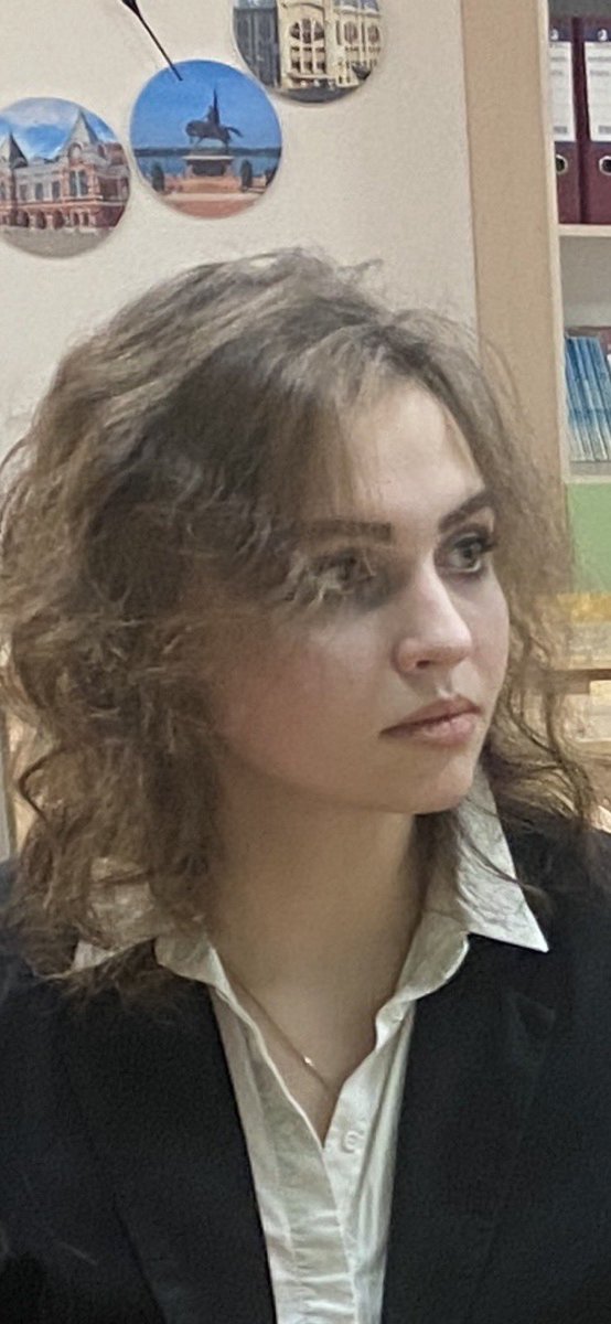 Есть первые 100 баллов на ЕГЭ- Палля Ольга, русский язык! У нее в копилке еще и 99 баллов по химии - просто звезда!
Наш средний балл по русскому языку  -79, чуть выше, чем в прошлом году. Все медалисты справились. 13 из 59 выпускников набрали больше 90 баллов. Отличный результат!