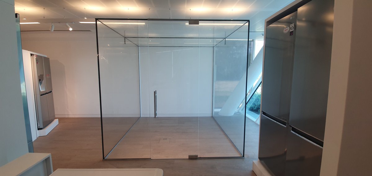 morelightglass's tweet photo. A lovely Glass Box #Morelightglassdesign #Glasspace #Teamwork #Glass #Framelessglass #Design #Architecture #wowfactor https://t.co/Gt9oWKlWEC