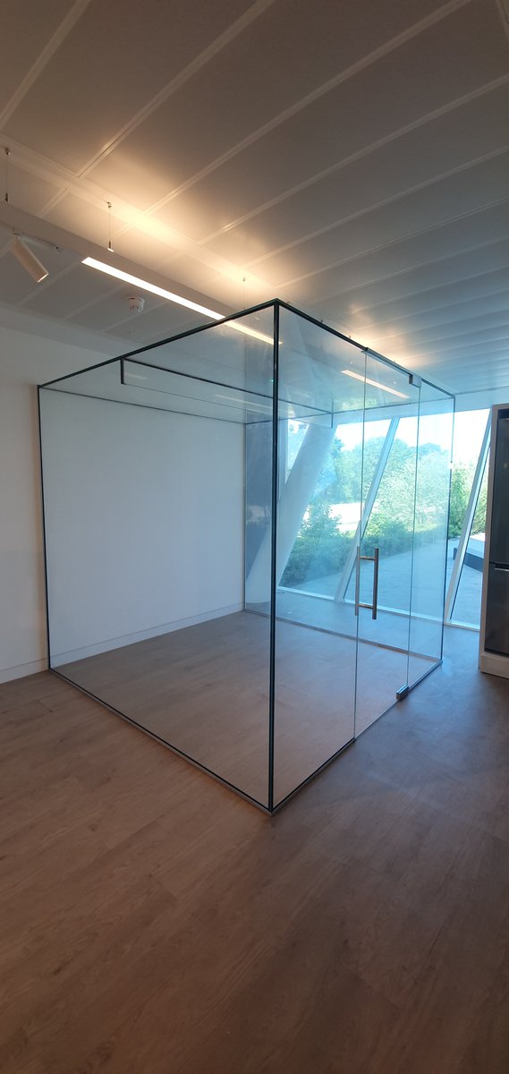 morelightglass's tweet photo. A lovely Glass Box #Morelightglassdesign #Glasspace #Teamwork #Glass #Framelessglass #Design #Architecture #wowfactor https://t.co/Gt9oWKlWEC