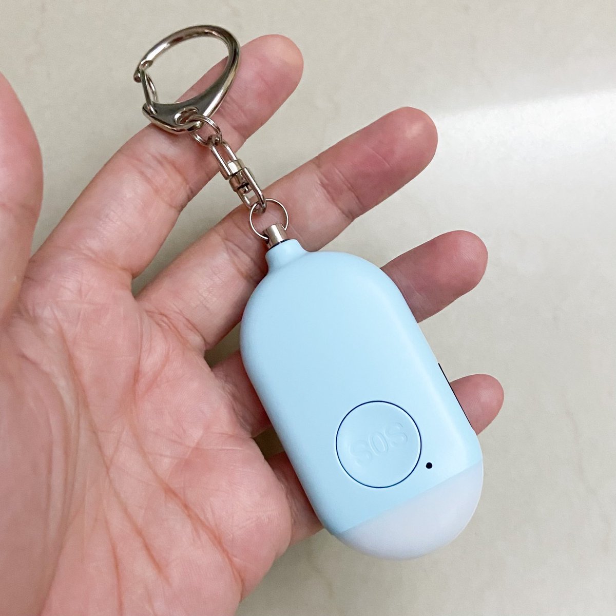 looookmai's tweet image. ทุกวันนี้อันตรายอยู่รอบตัวเรา ควรมีพวงกุญแจเตือนภัยติดไว้เลย เสียงมันจะเหมือนพวกสัญญาณกันขโมย สัญญาณเตือนภัยทั่วไปค่ะ ความดังระดับ 130 เดซิเบล ใช้งานง่ายมาก เป็นแบบปุ่มกด แค่กดปุ่ม SOS 2 ทีเสียงก็จะดังขึ้นทันที มีไฟฉาย+ไฟกระพริบในตัว และเป็นแบบชาร์จด้วย มีไว้อุ่นใจกว่าจริงๆนะ!