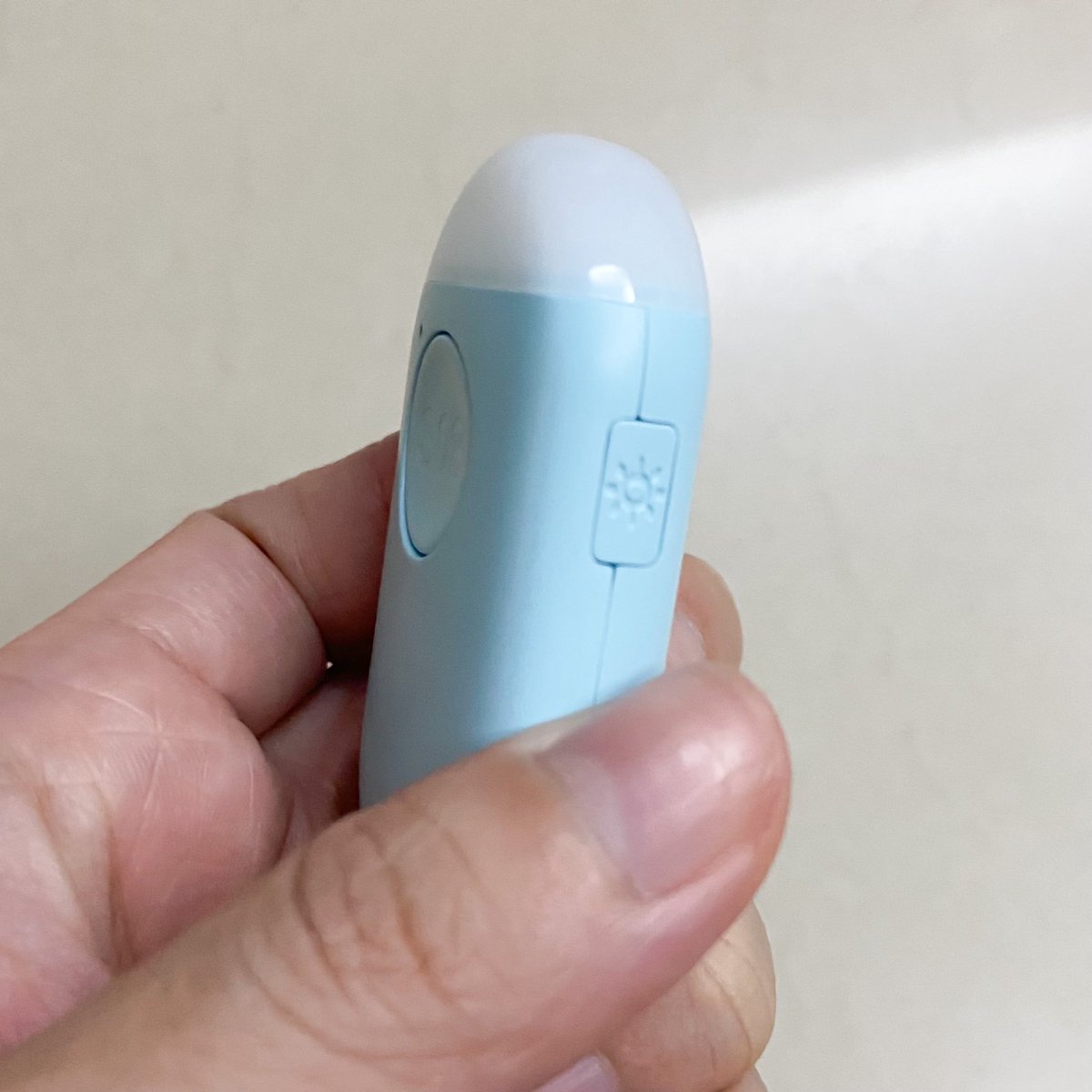 looookmai's tweet image. ทุกวันนี้อันตรายอยู่รอบตัวเรา ควรมีพวงกุญแจเตือนภัยติดไว้เลย เสียงมันจะเหมือนพวกสัญญาณกันขโมย สัญญาณเตือนภัยทั่วไปค่ะ ความดังระดับ 130 เดซิเบล ใช้งานง่ายมาก เป็นแบบปุ่มกด แค่กดปุ่ม SOS 2 ทีเสียงก็จะดังขึ้นทันที มีไฟฉาย+ไฟกระพริบในตัว และเป็นแบบชาร์จด้วย มีไว้อุ่นใจกว่าจริงๆนะ!