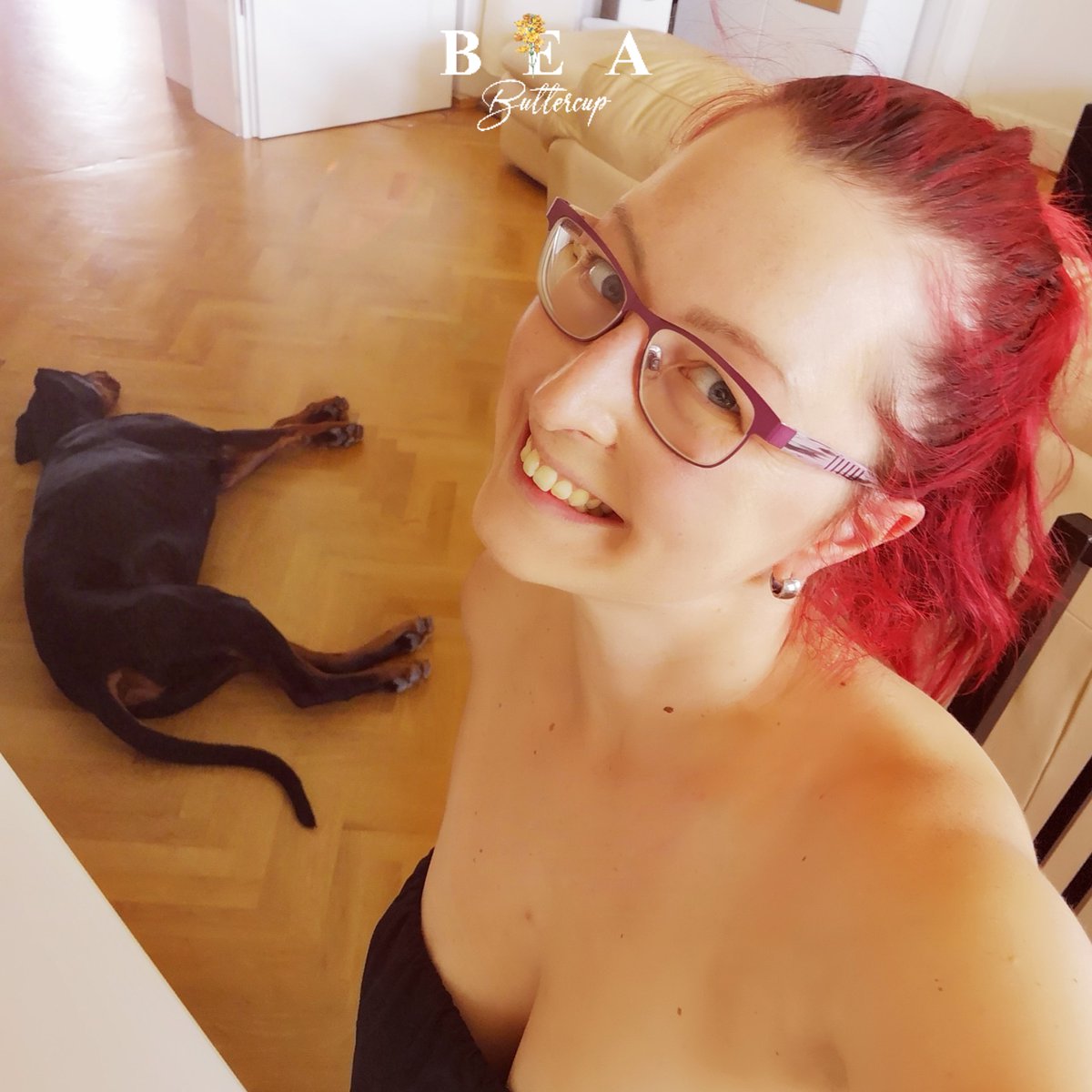 Der Rocky macht es richtig! Bei der Hitze kann man sich noch flach auf den Boden legen und jede Bewegung vermeiden. Kommt gut durch das warme Wetter und trinkt schön viel. Ich wünsche euch einen super Start ins Wochenende!🍀💋🌞