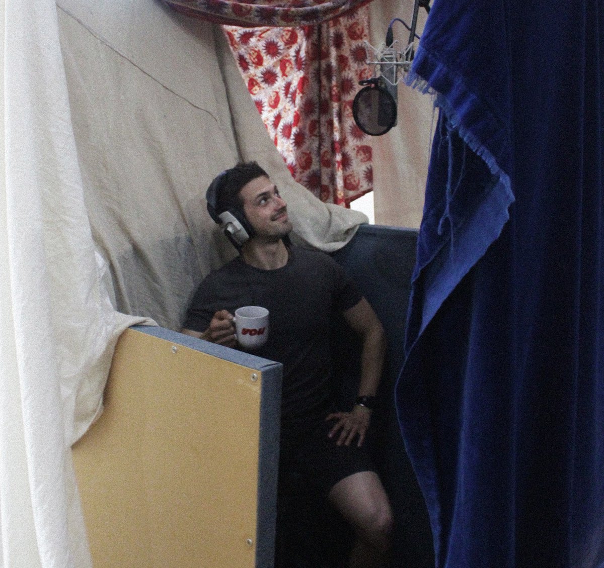 DiveExit's tweet image. Ivano now lives in the blanket fort 🎙