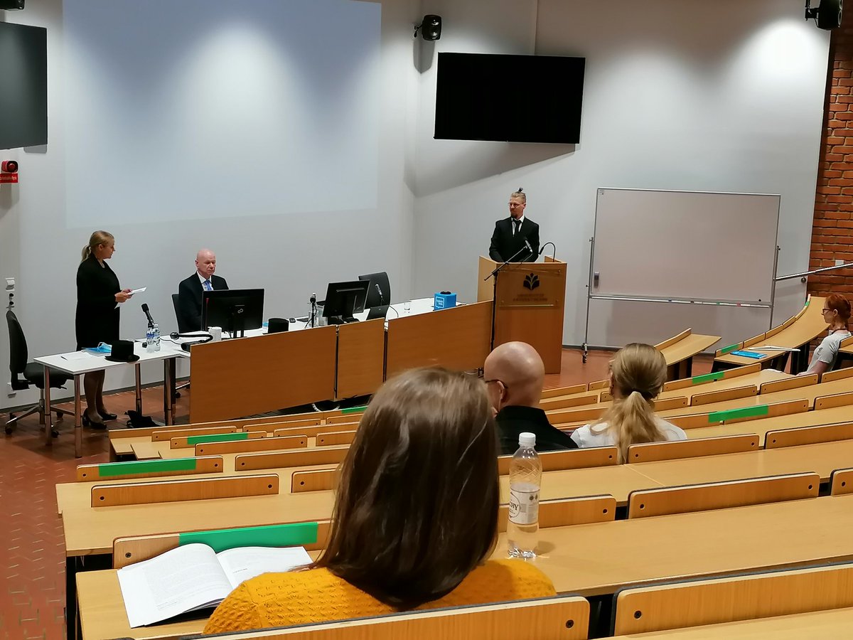 DigitalGeosciencesUEF (@diggeouef) on Twitter photo Jani Lukkarisen väitös aiheesta "Puuenergian mittakaavapolitiikat" meneillään. Hyvä Jani, ja onnea! :) <a href="/UEFGeoHistory/">Historia- ja maantieteiden laitos, UEF</a> Jani Lukkarisen väitös aiheesta "Puuenergian mittakaavapolitiikat" meneillään. Hyvä Jani, ja onnea! :) <a href="/UEFGeoHistory/">Historia- ja maantieteiden laitos, UEF</a>
