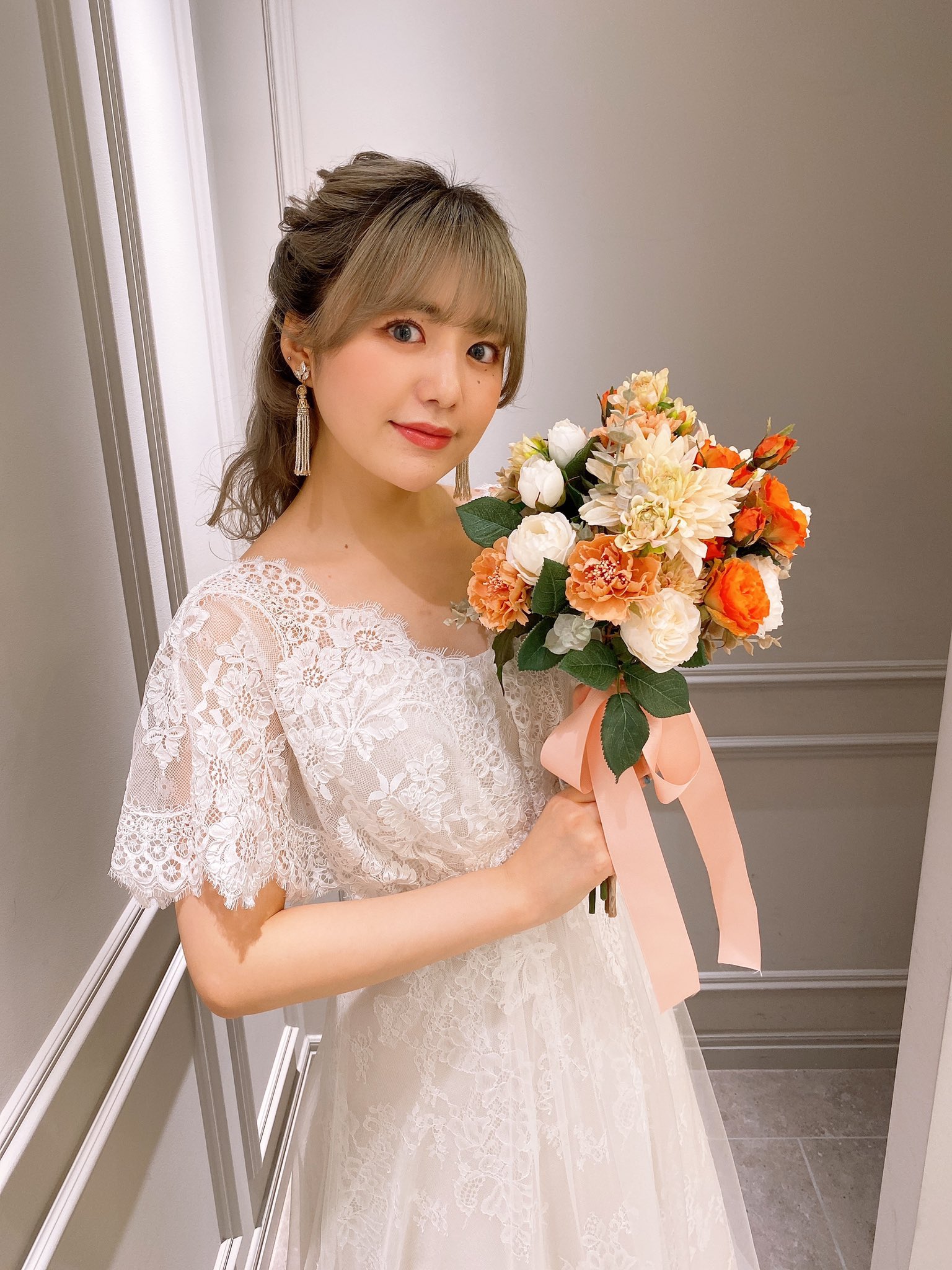 Cynhn 月雲ねるのウェディングドレス姿が Idol File Vol 22 Wedding Dress 6 25 金 発売 また 写真展の開催も決定 お楽しみに Idol File Photo Exhibition Wedding Dress 6 25 金 7 5 月 大阪 大丸梅田店 7 17 土 7 30 金