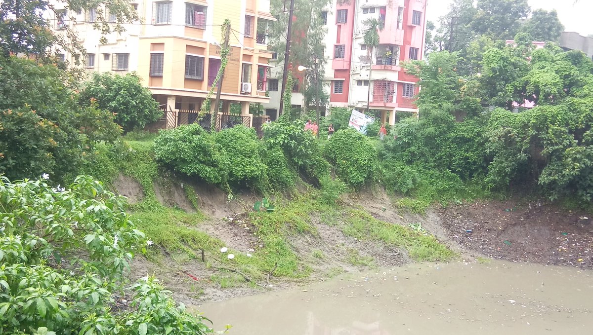 sutirtha_datta's tweet photo. situation is getting worse and worse day by day.... road will be collapsed soon... please save our home....🙏
#manmadedisaster #ecologicaldegradation

@MamataOfficial 
@mimichakraborty 
@FirdousiBegum6 
@KolkataPolice https://t.co/eZYbIn8MCQ