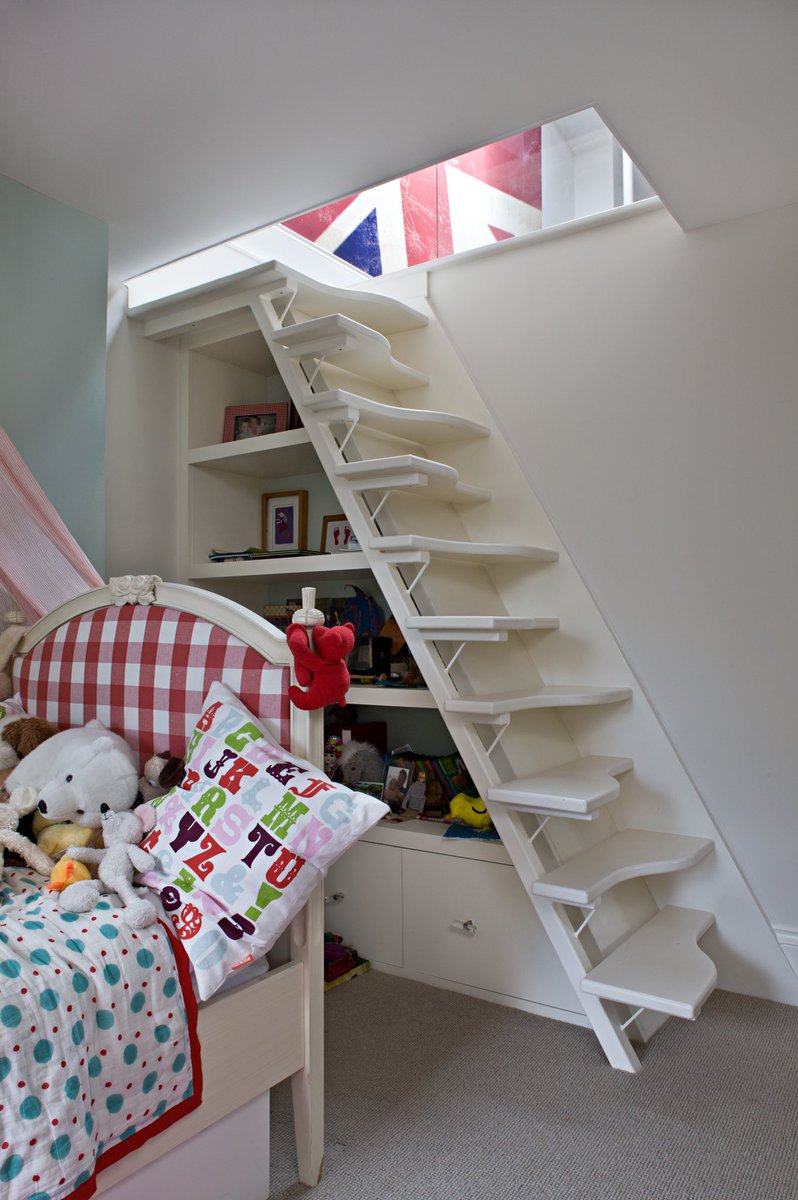 BascombDrew's tweet image. esigning kids spaces. Colourful, creative and lots of fun! A fireman’s pole is the perfect way to make an exit…. 

Full Refurbishment of Notting Hill Family home @bascombdrew 
Project Architects @michaelisboyd 

#kidsbedrooms #fun #creative #design