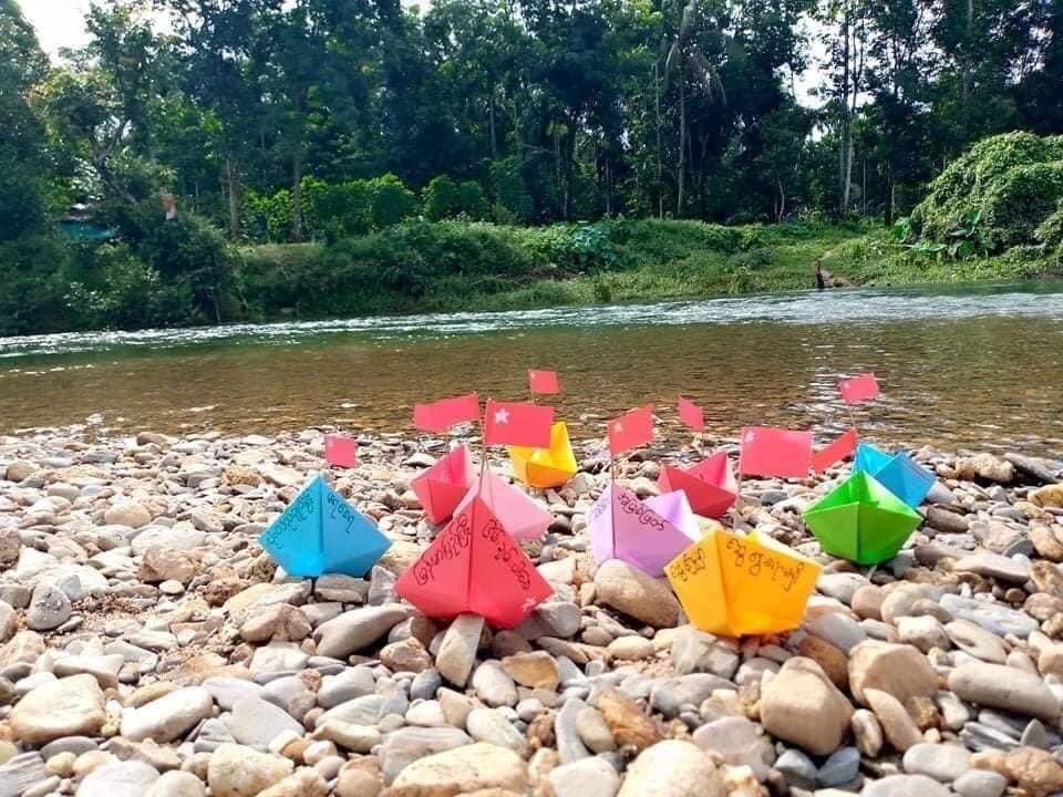 klatpri's tweet photo. On the morning of June 18, anti-regime paper boats strike was held in the AshaeTaw area in the eastern part of ​​Dawei. #WhatsHappeningInMyanmar #June18Coup #MilkTeaAlliance https://t.co/voO7uMObUA