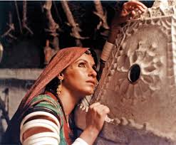 Dimple Kapadia won the National Film Award for Best Actress and the Best Performance Critics Filmfare Award.
#28YearsOfRudaali
#DimpleKapadia #RajBabbar #AmjadKhan #Rakhee #RagubirYadav #SushmitaMukherjee #Gulzar #BhupenHazarika #KalpanaLajmi 
@RajBabbarMP