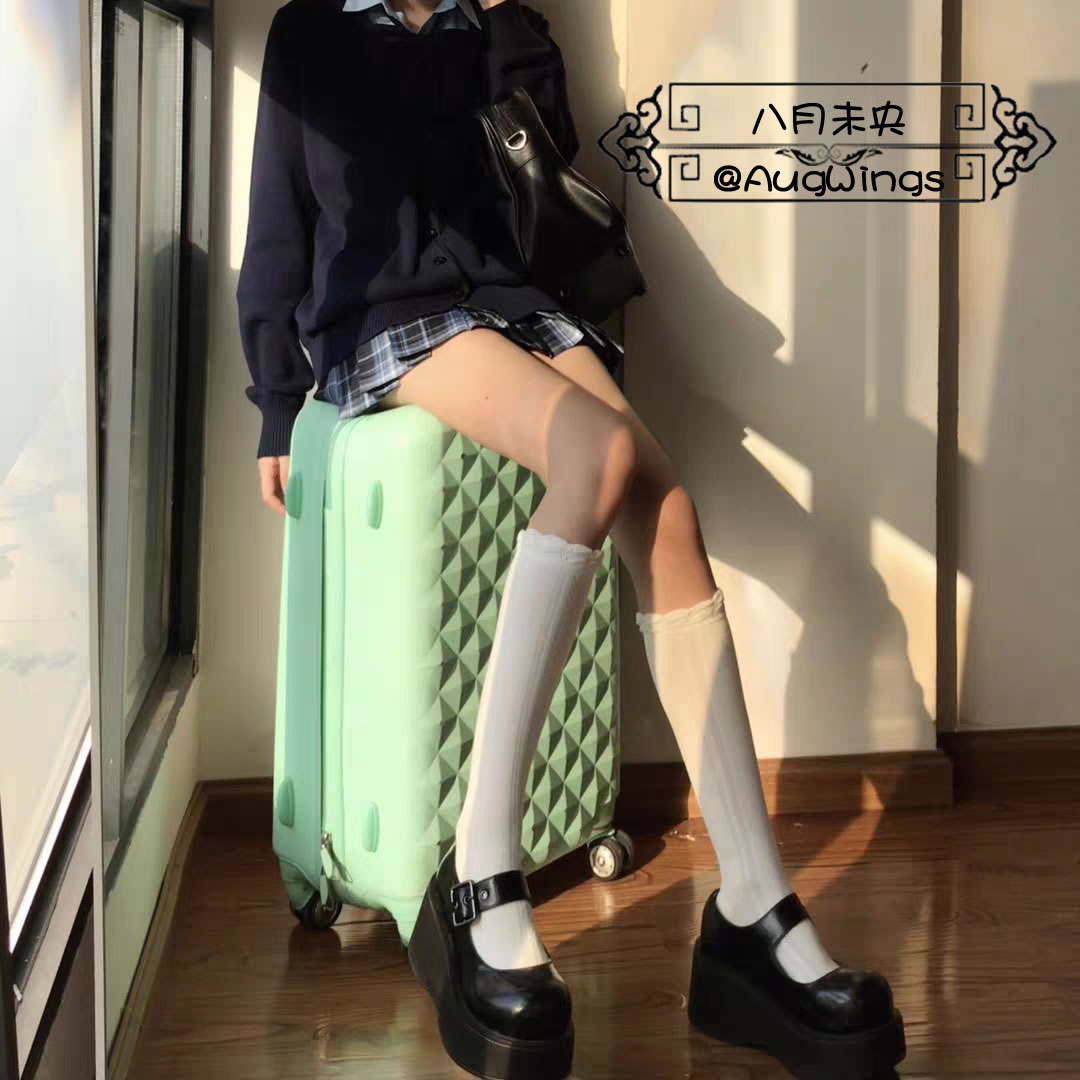AugWings's tweet photo. 这个袜袜手感特别好哦~
#原味 #袜子 #恋物 #小姐姐 #jk https://t.co/nwwWFluiDC