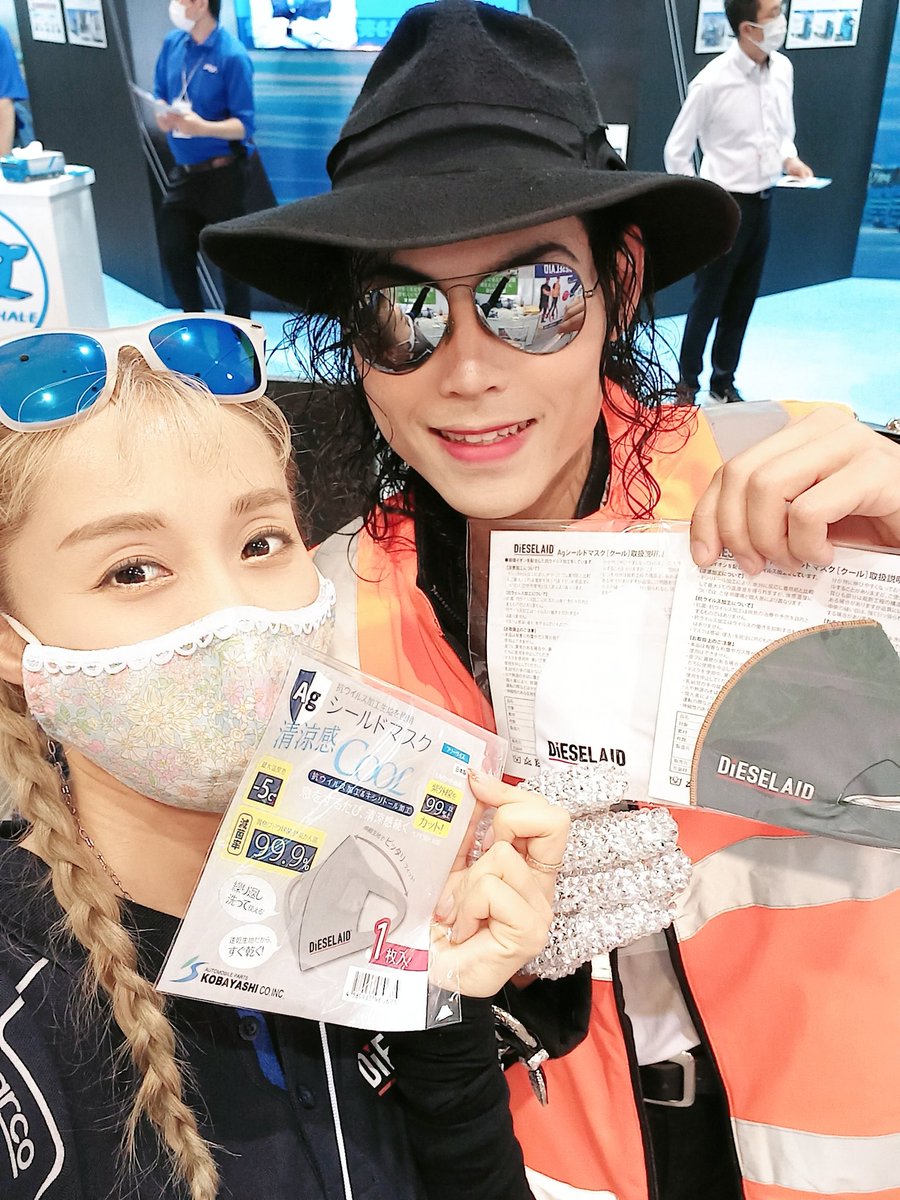 kurosawaeri's tweet photo. マイケルジャクトンさんがイイ人すぎてなついてしまったw
Tik Tokがすごい面白いよ🎵
#関西物流展 #dieselaid #sparco #小林商会 #展示会 #大阪 #マイケルジャクトン https://t.co/LyQ0ueLBeH