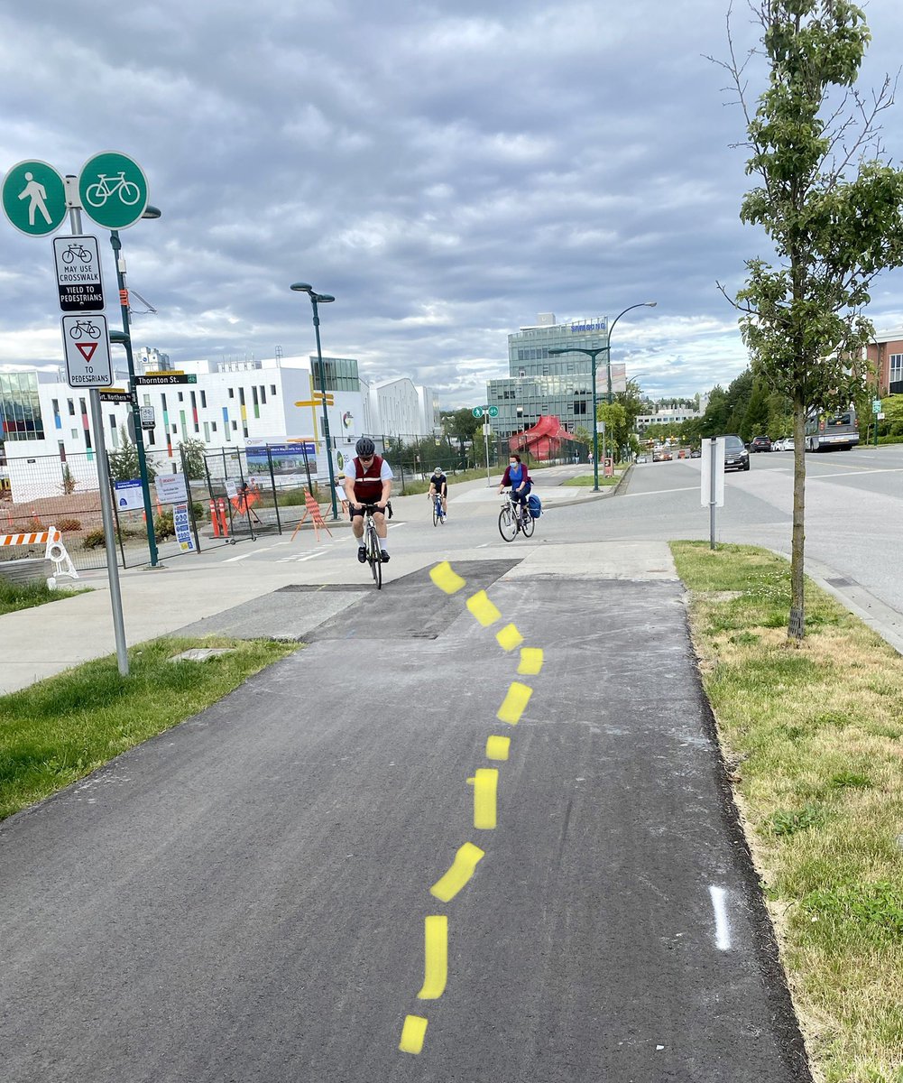 arthurforsini's tweet photo. @greenestcity eastbound along the Central Valley Greenway at the Emily Carr subway stop: there’s a curb drop unless you veer a bit to the left. A bit of yellow paint might avoid that surprise. Jus sayin https://t.co/7FpgRTenNx