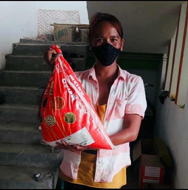 PhoolVersha's tweet photo. Your abundance is not measured by what you have, it is created by what you share.
Our distribution at Imphal, Manipur, India.
#CountThemIn !#PrideMonth 🏳️🌈
@iAmitRSharma @nesswadia @KanikaDhillon @tweetgarima @RavindernathS15 @ChromePictures @EntourageFilms @NamMyohoDaan https://t.co/MXZ1NGhtZT