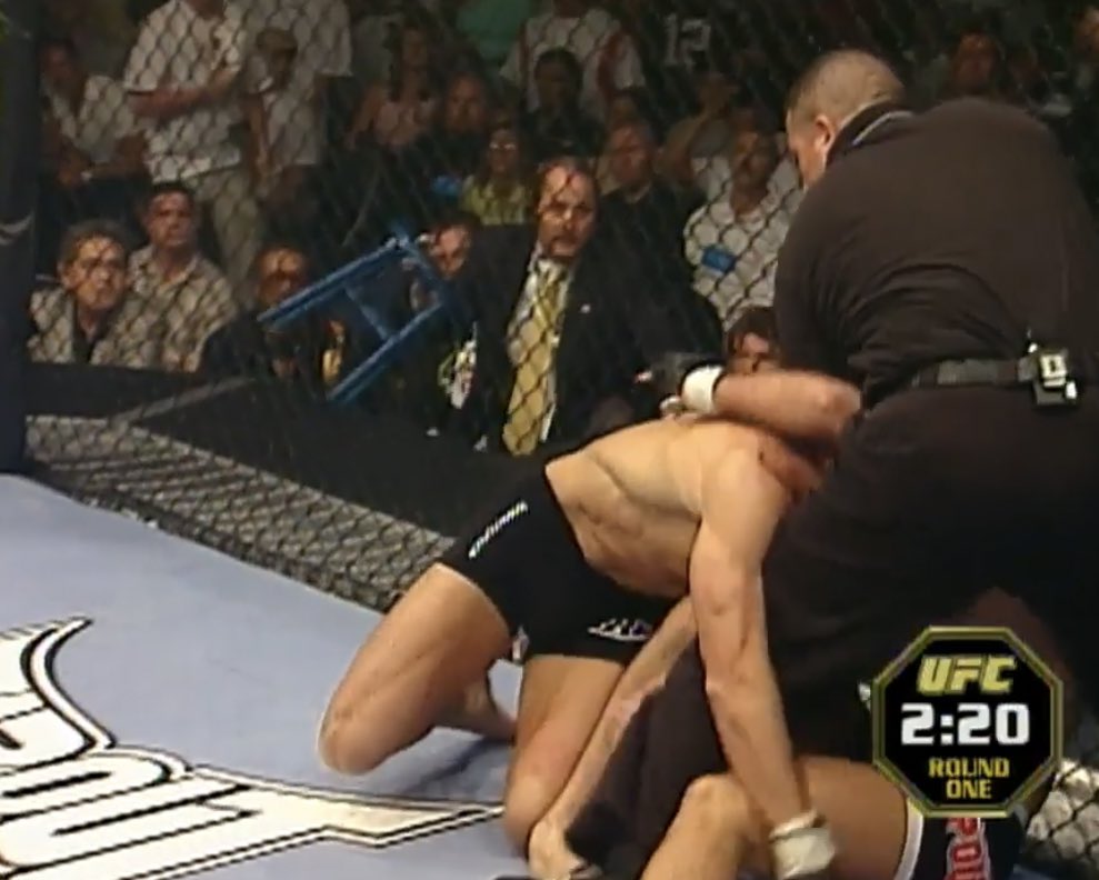 RMH_MMA's tweet photo. Rich Franklin knocked out Evan Tanner in his UFC debut. He extended his unbeaten streak to 12. #UFC42 https://t.co/bf5fTMnobQ