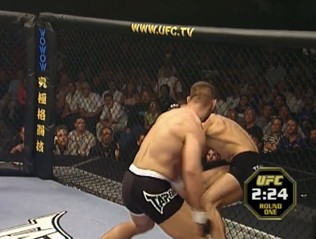 RMH_MMA's tweet photo. Rich Franklin knocked out Evan Tanner in his UFC debut. He extended his unbeaten streak to 12. #UFC42 https://t.co/bf5fTMnobQ