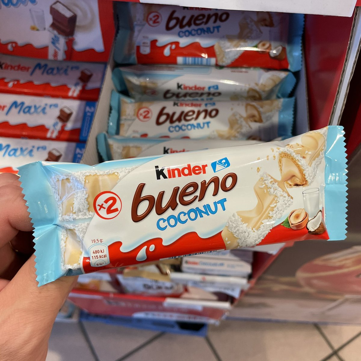 Global Food News on X: Back for summer ☀️🥥 KINDER BUENO COCONUT # kinderbueno #kinderbuenococonut #luxembourg    / X