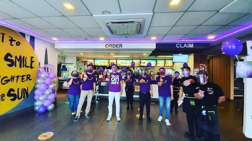 KennethSYang's tweet photo. It's been a busy, fun, and fulfilling day so far. Thank you to all our @McDo_PH crew and managers for making sure our customers have a great experience with the #BTSMealPH https://t.co/WWFFKq94fL