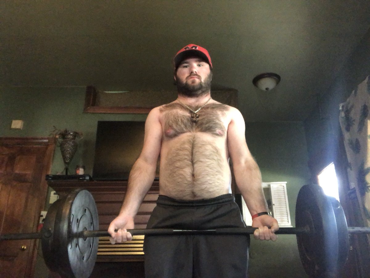 CTboy41's tweet photo. Felt good to get back in to lifting. Anyone wanna spot me? https://t.co/kQtIhQCzUk