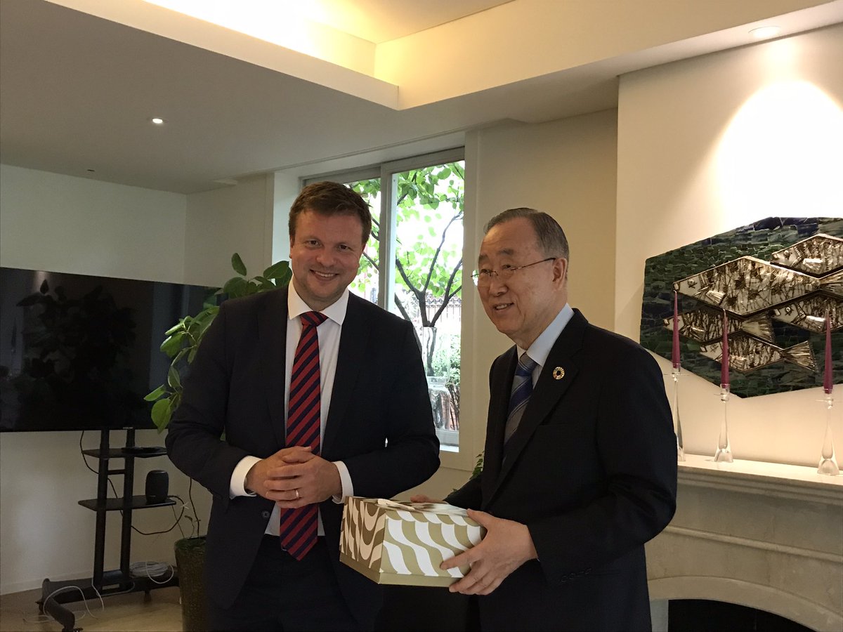 Warmest thanks to <a href="/BanKiMoonUNSG/">Ban Ki Moon</a> for interesting and informative discussions on international affairs, climate policy and other pertinent matters today at the Finnish residence in Seoul.