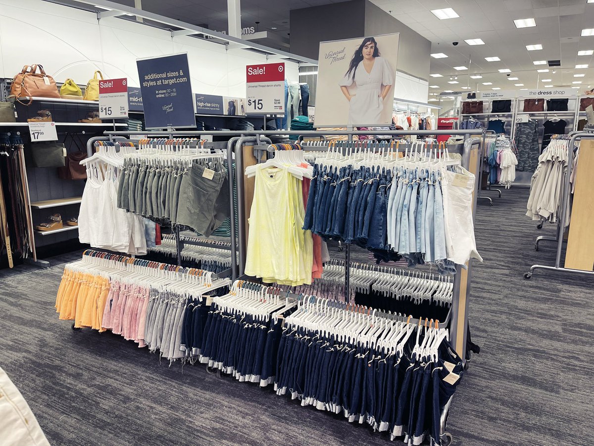 thomasn2186's tweet image. Spent my morning restructuring all of UT; bringing outfitting and destinations to life throughout the floorpad. Filling the floor with shorts was my main goal. More pics to come! #vm #visualmerchandising #Target #UniversalThread