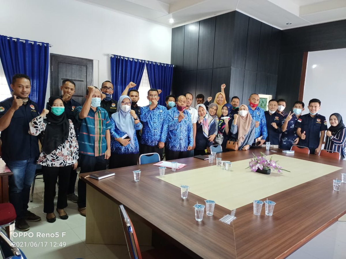 Riscal01's tweet photo. Rapat bersama Dinas Koperasi dan UMKM Prov Sultra terkait pengimputan data CPCL SHAT Thn 2021

#jangankapatuli
#tetapsemangat
#tetapjagajarak
#pakaimasker
#penyuluhkoperasi
#ppklkemenkopri
#koperasiindonesia
#ppklsultra
#ppklkabbutonselatan
#koperasikeren
#depcoop https://t.co/wG7K78VQiP