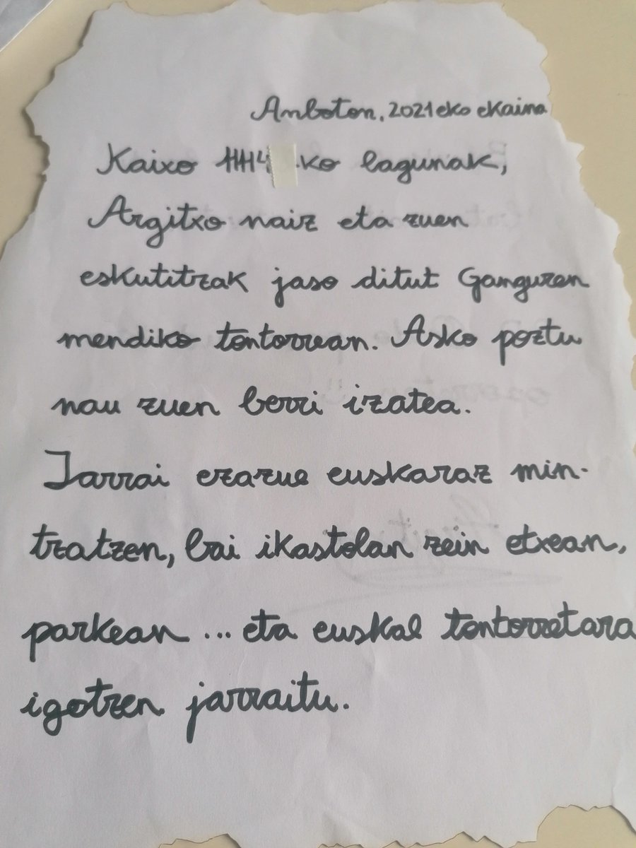 EguzkibegiIkas1's tweet photo. Gaur amaituko da ikasturtea eta oporrak hartuko ditugu. Argitxok ezusteko batekin agurtu nahi izan gaitu. Ganguren mendiaren tontorrean utzitako gutunak itzultzeaz gain, HH4koei Anbototik gutun bat bidali digu. Nork dio Argitxo ez dela existitzen? https://t.co/wCHEP0b9e2