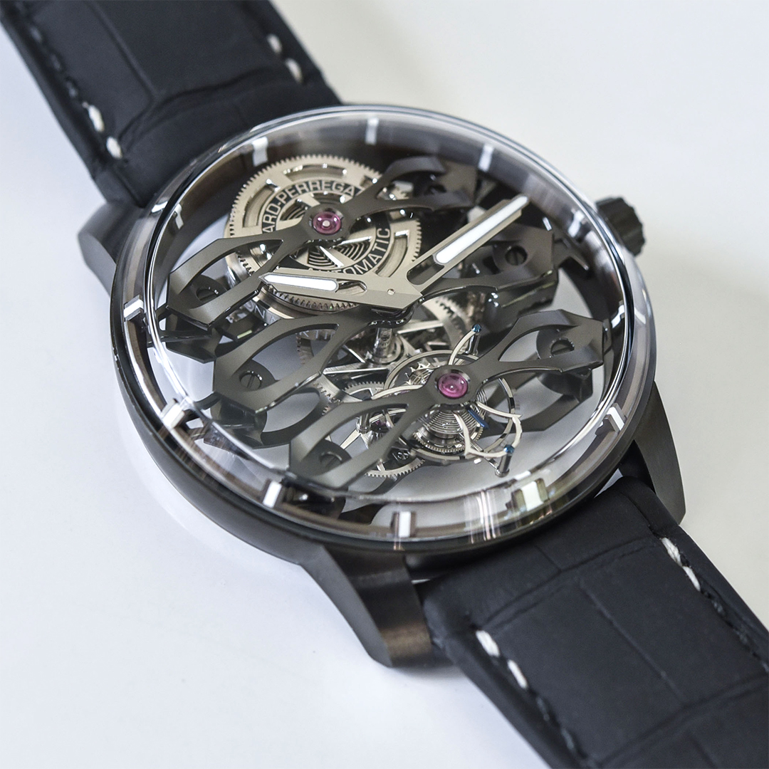 GirardPerregaux's tweet photo. Strengthened by the extreme skeleton work on the movement, the sapphire crystal box bestows the timepiece with both a feeling of opening and lightness.
Pictures by @monochrome
@astonmartin
#GirardPerregaux #AstonMartin #GPBridges #GPAMFlyingBridges #IAMGP https://t.co/XawAuCrbau