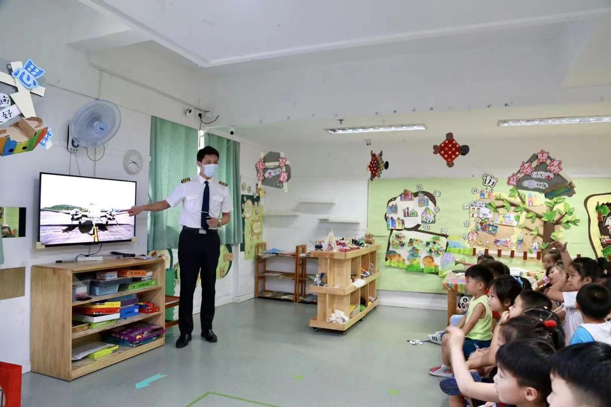 We care about our passengers, especially our younger generation.
Recently Juneyao Air Jiangsu Branch started a series of aviation curriculum for local children, aiming at bring more information about the industry and help stimulate the interest of aviation from younger generation