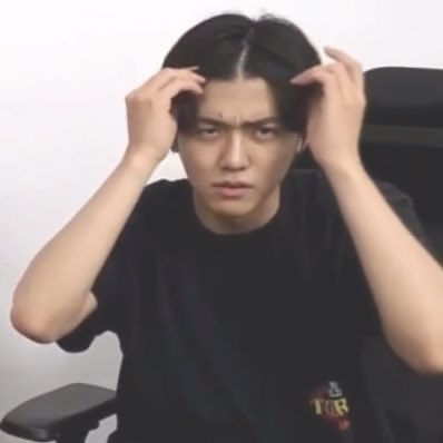 ตอนจีบสาว                           ตอนอยู่กับเพื่อน