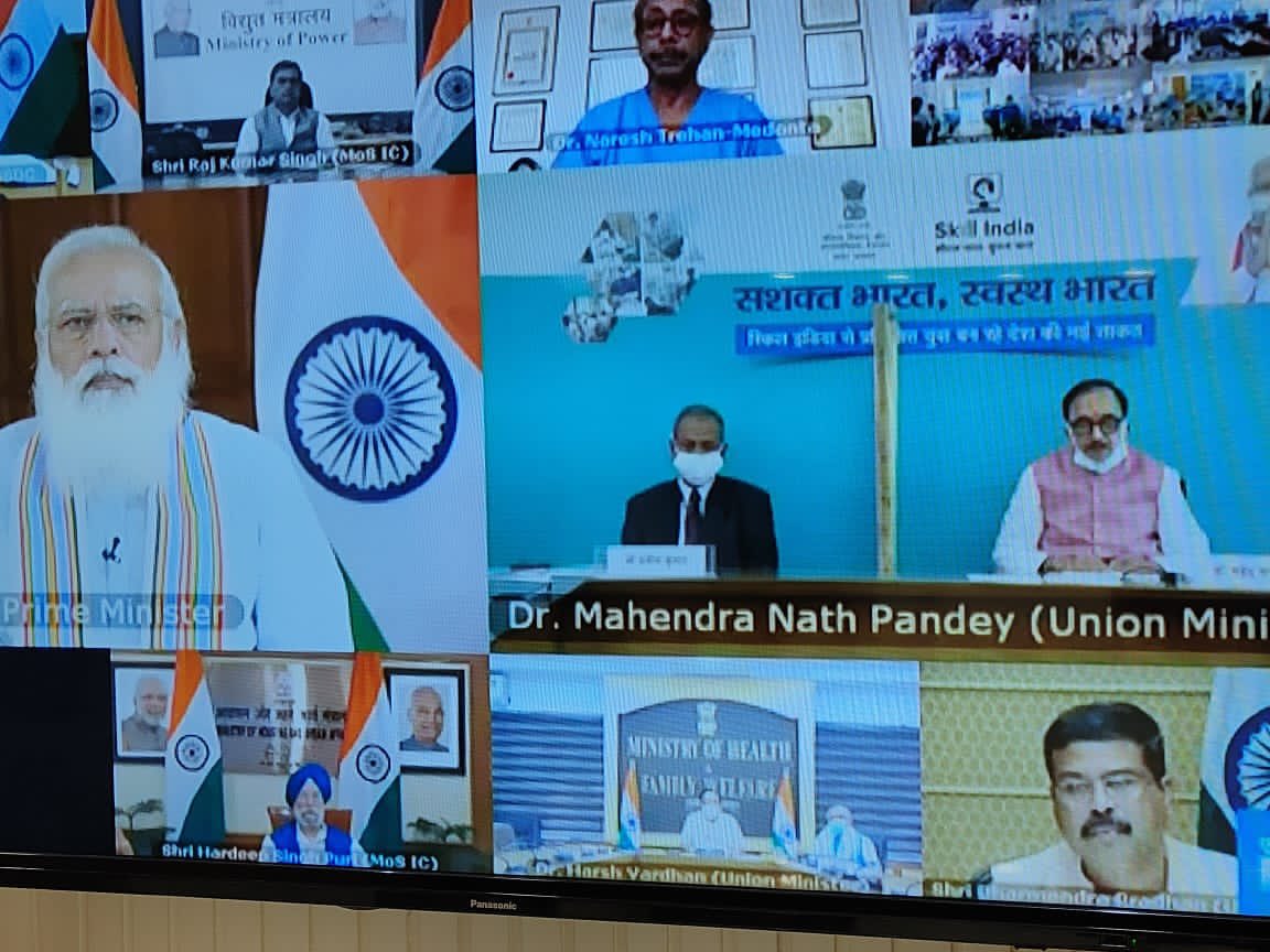 drkiritpsolanki's tweet photo. #Skill_ India
Covid Crash course for FLW
प्रधानमंत्री #नरेंद्र_मोदी जी ने आज , कौशल विकास मंत्रालय की ओर से , कोरोंना महामारी के लिए ; आरोग्यकर्मी सेवाओं जैसी ; क्रिटिकल सहकर्मी , फलेबोटोमी कर्मी , होम सपोर्ट टीम सह लाखों की संख्या में , अन्य स्किल फ़ोर्स का उद्घाटन किया । https://t.co/3N1ndI8z1K