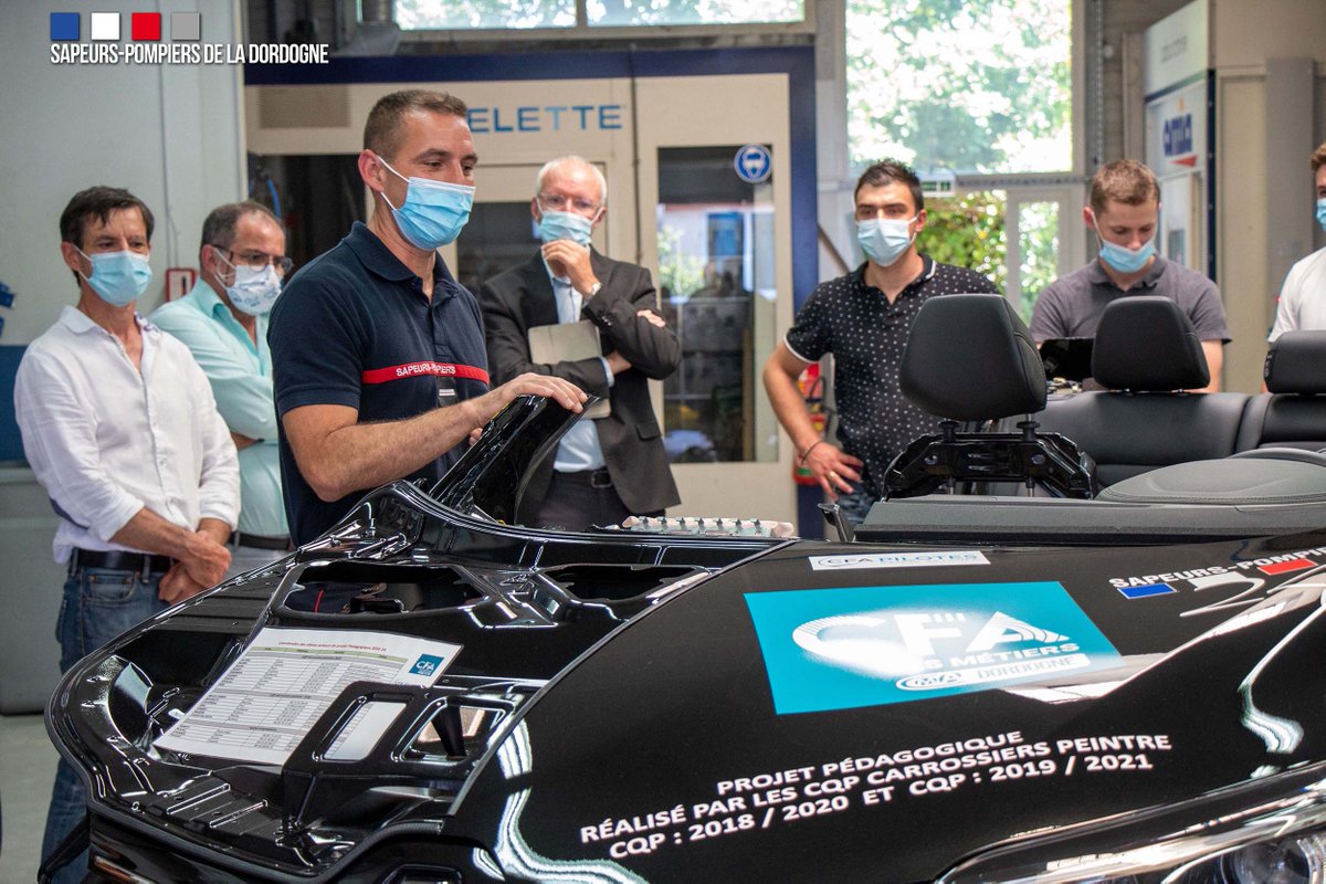 [PARTENARIAT] Le 11.06.21 remise d’une voiture pédagogique préparée par les élèves apprentis CQP Carrossier-Peintre CFA Boulazac avec Renault SARDA et chambre des métiers et de l'artisanat. Véhicule permettant de renforcer les actions de formation en matière de désincarcération.