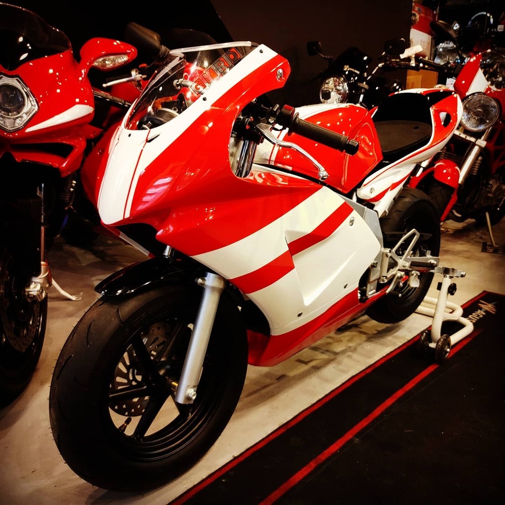 GYRO_RYOMAX's tweet photo. DUCATI GP11風(笑)
#ducati #gp11 #nsf100 #東京 #中野 #バイクショップ #gyro #ジャイロ #フォローミー #follow_me #followme https://t.co/FaspINxay8 https://t.co/YQDFTBdgfW