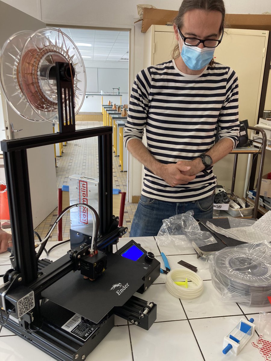 jf_lesaux's tweet photo. Imprimante 3D @LycDescartes78 avec formation par @Labomalin1 plein d’idées de réalisations à venir😊😊 https://t.co/DGyvXazour