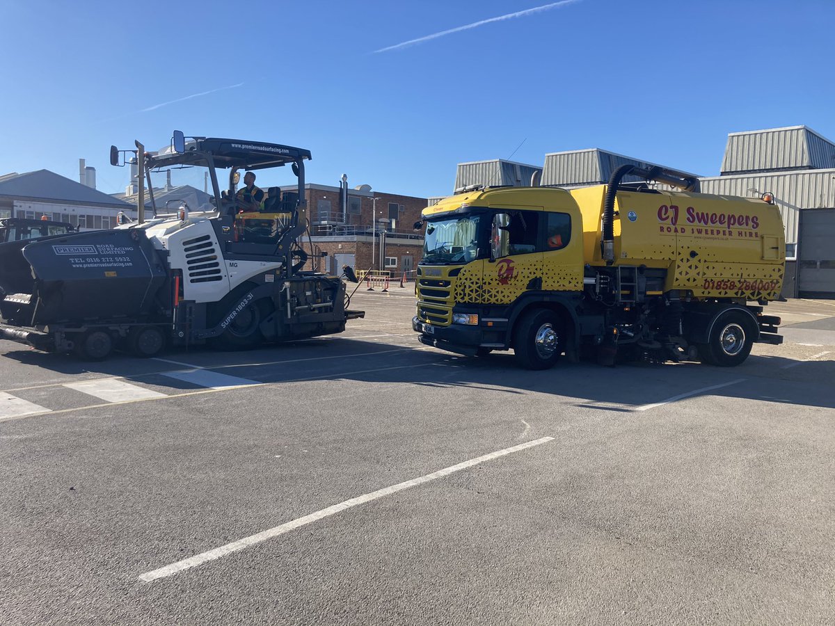 Alan on site with Premier Road Surfacing at Perkins, Peterborough.

🌐 cjsweepers.co.uk
📧 cjsweepers@yahoo.co.uk
☎️ 01858 288009

#constructionuk #constructionworker #roadsweeper