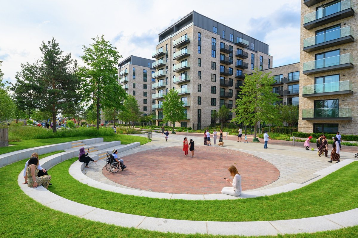 It was great to see some of our residents enjoying the last of the sunshine at a preview of the Central Gardens. We look forward to opening the park to all in the next few months ☀️🌳🌼 #tgqwestlondon #regeneration #biodiversity