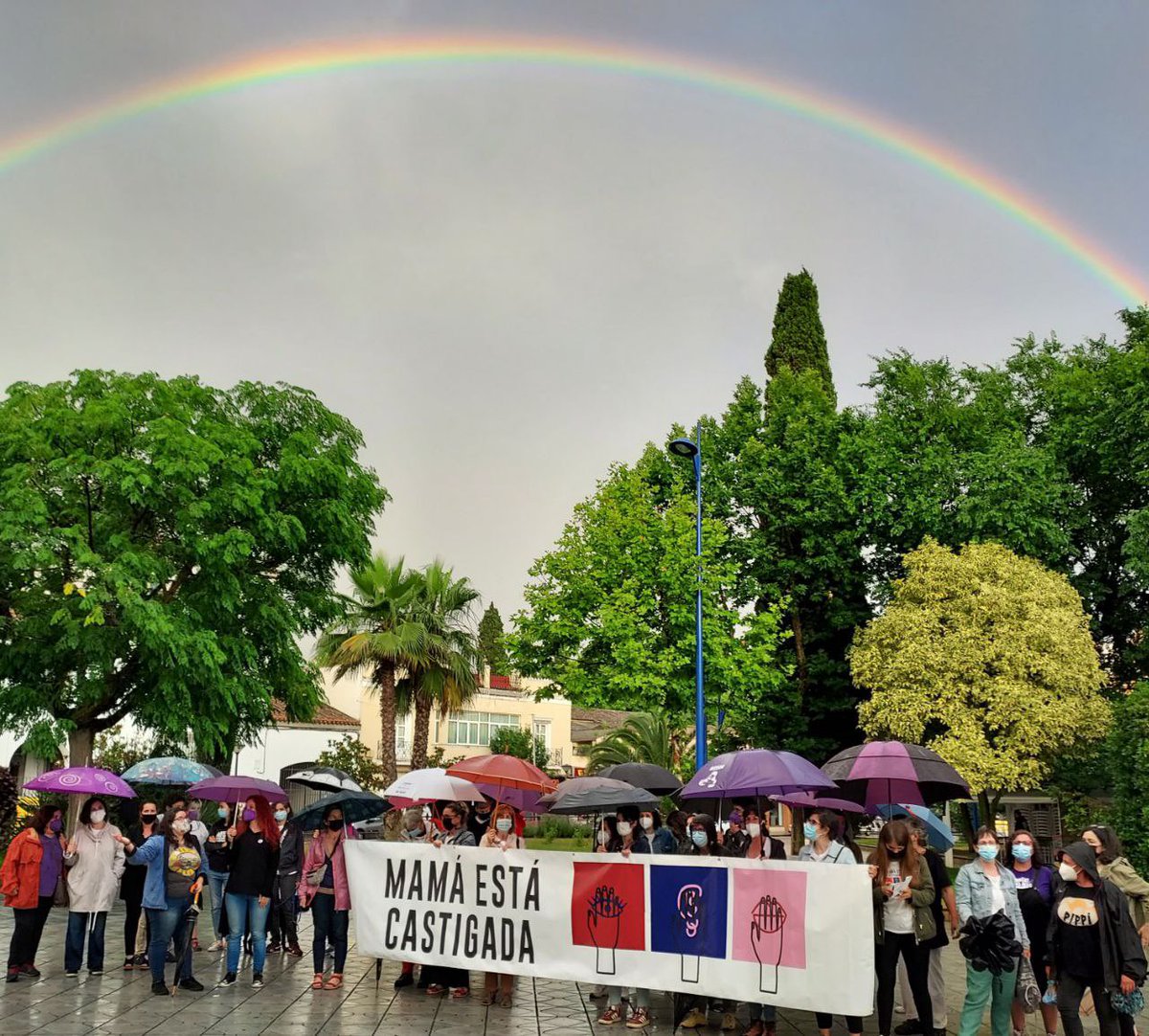 IrenedeMiguelEx's tweet photo. Mi corazón hoy está con Sara. Ojalá la justicia sea justa con ella de una vez y acabe este infierno judicial. #niuncastigomasamama #mamaEstaCastigada https://t.co/UCMzSq0hdG