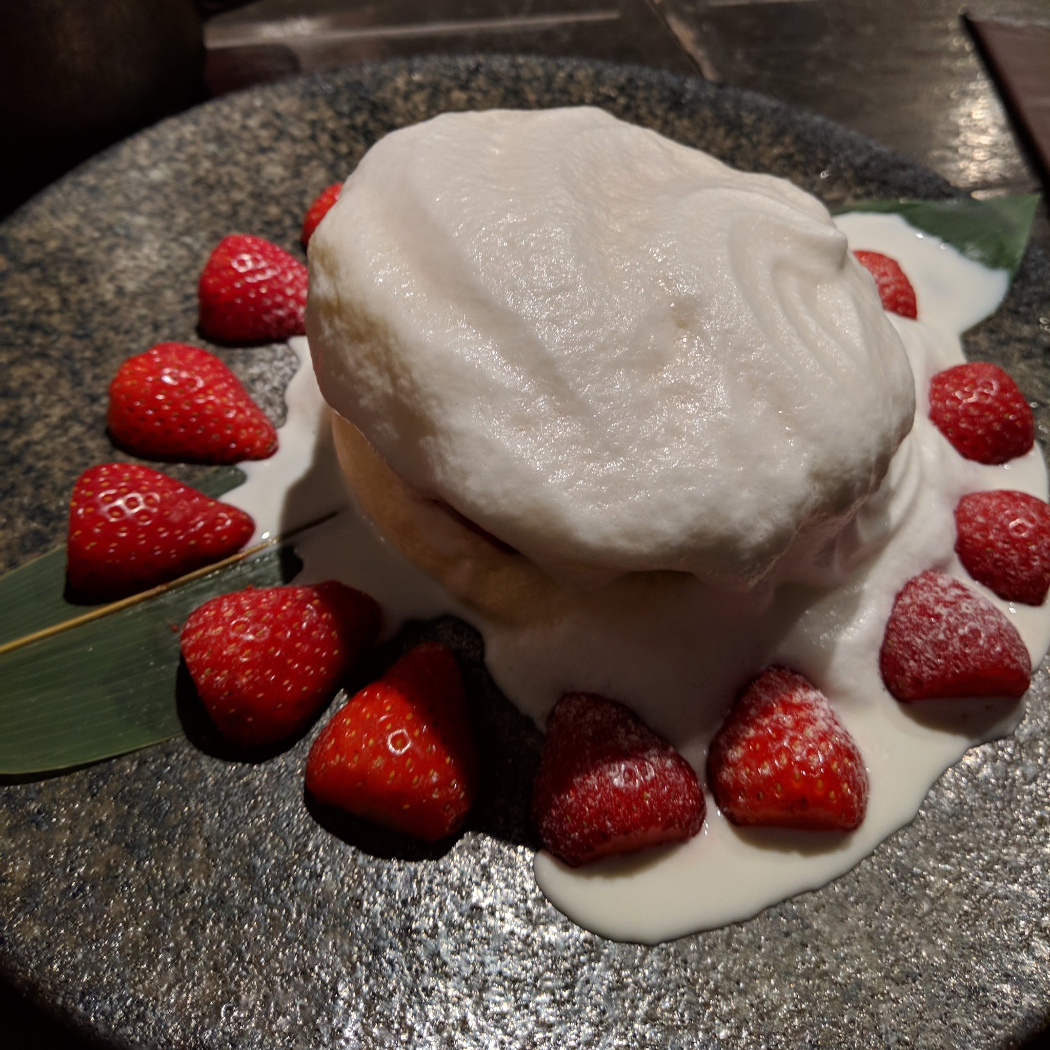 のんべんだらりのえみさん 御徒町の 108食堂 6月21日から カフェタイムにパンケーキ出すらしい お試しで食べてきたー めっちゃ食べやすかった ペロッと食べた ºwº どっちにしようか迷った結果どっちも食べた 季節のパンケーキ ほうじ茶パン