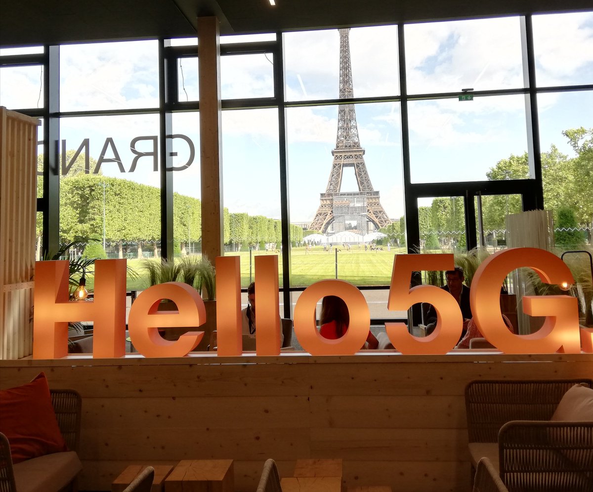 joelle_lesaux's tweet photo. #PalaisAugmente pour vivre des expériences immersives avec la #5G #Orange par les @amb_digit https://t.co/96jK3mMFRR