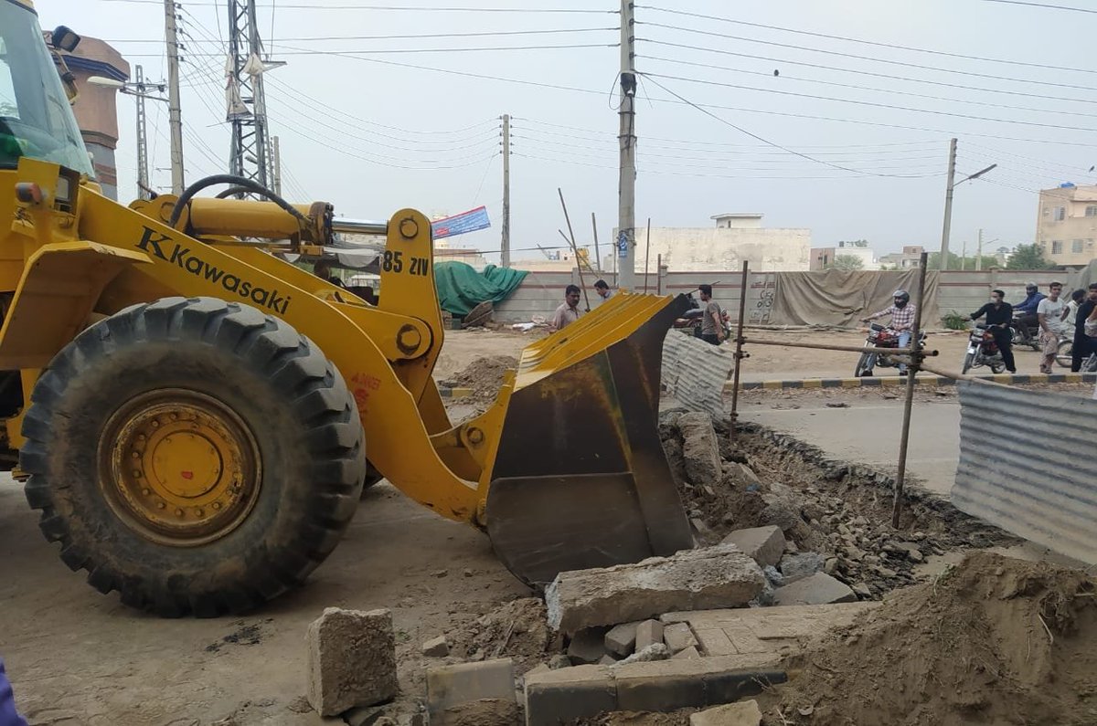 LHRDevAuthority's tweet photo. On directions of the worthy Vice Chairman LDA and the worthy Director General LDA, the construction work of Shahkam Flyover is in progress. This project will help to improve traffic flow. https://t.co/05OEnCZQLS