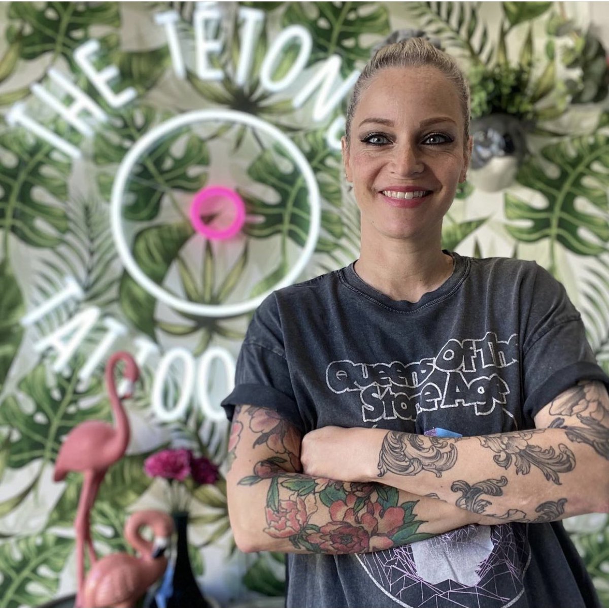 Le petit dossier du jour… #tatouer pour #camoufler vraie ou #faussebonneidée? Le point de vue de #thetétonstattooshop illustré par l’exemple de ce qu’il ne faut PAS faire… #cancer #soinsdesupport #estimedesoi #bodypositive #cancerdusein
À voir ici 👉🏻 instagram.com/tv/CQO4btfIm_4…