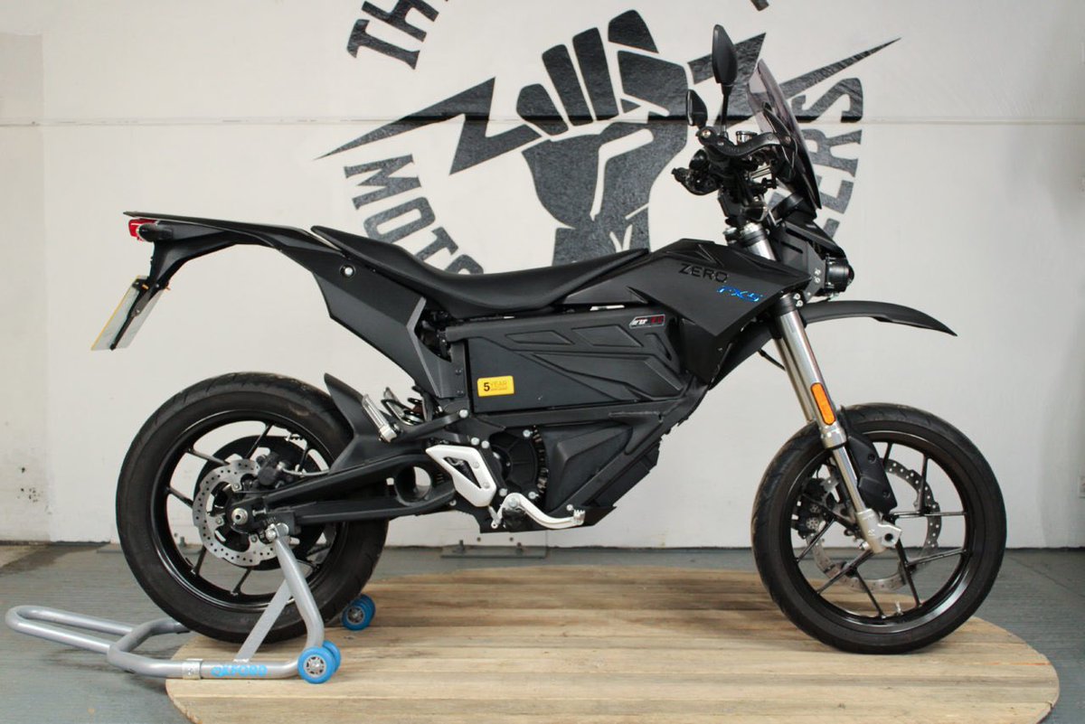 EngElecMotCo's tweet photo. No shifting or clunkiness! Directly connect your desire for speed with instant, massive, silent, and seamless acceleration. USED 2018 Zero FXS 7.2 £7,950🏍 For more info https://t.co/wyt8jMMt7G #ZeroFXS #ebike #Evs #zeromotorcycle #ebike #demo #motorcycles https://t.co/dgceDZUvtn