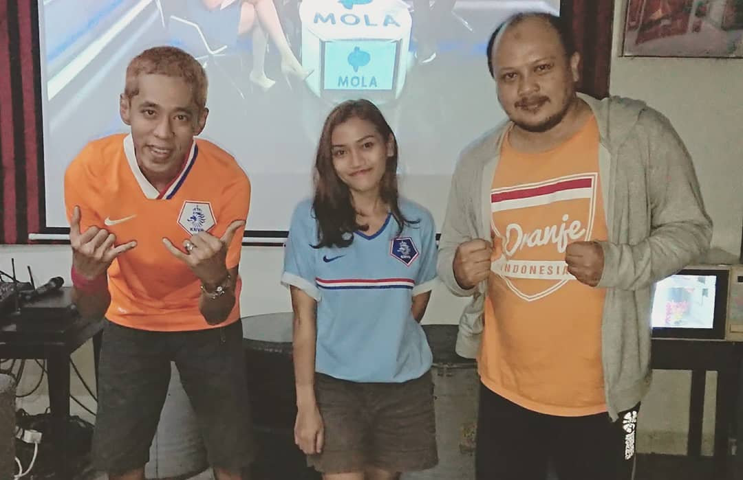 HollandersIndo's tweet photo. Last night!! 2nd match #euro2020
#NED vs Austria !!
๐ณ๐ฑ๐ถ๐ฆ
#watchingtogether at Sports Cafe !! โฝ๏ธ
@onsoranje @officialknvb
@euro2020 @oranjeindo @TeamNLtweets
.
#OnsOranje
#WeTheWave
#NedAut
#KNVB
#OranjeIndonesia
#Hollandersindonesia
#TeamNL https://t.co/B8sFY2Suhi