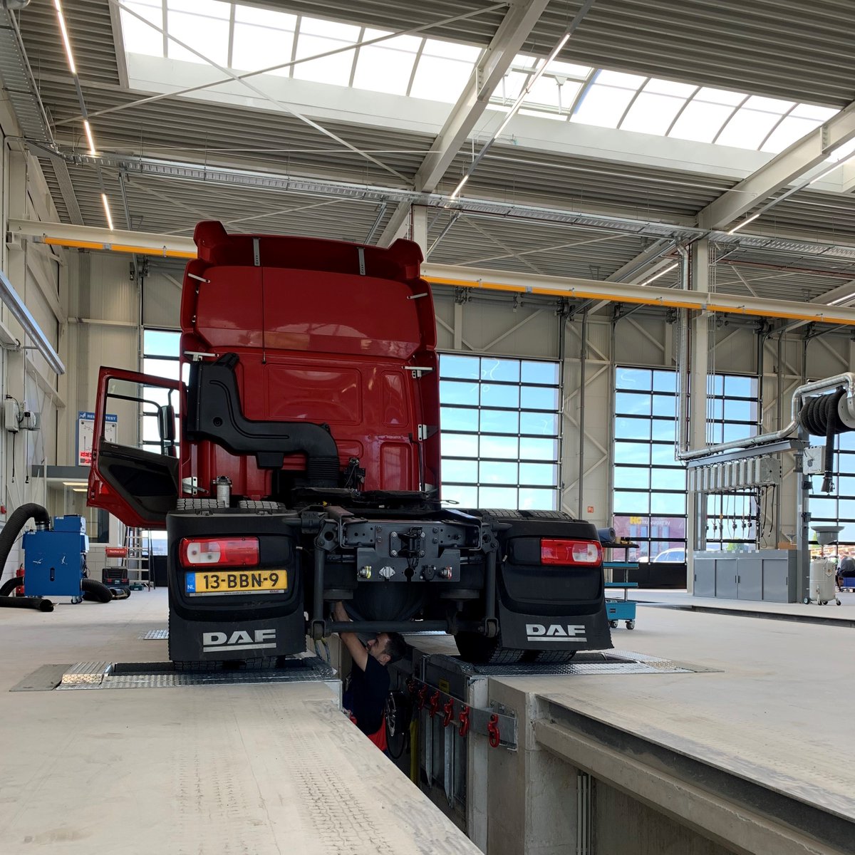 START THE FUTURE
ESA Heerenveen

De remmenbank is gister getest en is klaar gemaakt voor gebruik door Michiel van de Eijk van VLT. Vanaf 1 juli openen wij onze deuren, maar u kunt nu al een afspraak bij ons makend. Bel naar 0513 203044 om een afspraak te maken.