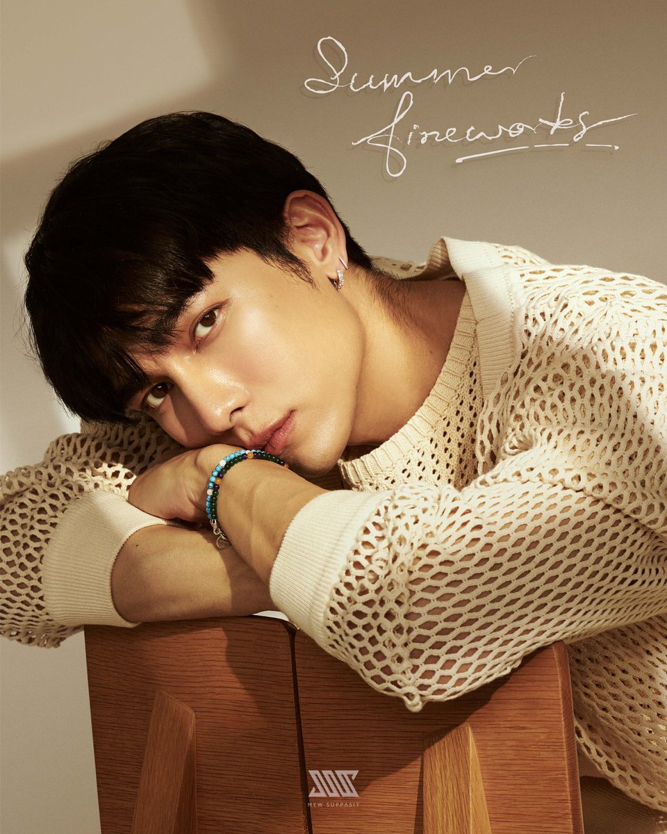 webstarupdate's tweet photo. มิว ศุภศิษฏ์ จงชีวีวัฒน์ กลับมาทวงบังลังก์
เจ้าพ่อเทรนด์ทวิตเตอร์อย่างสมศักดิ์ศรี
กับซิงเกิ้ลเพลงสากลซิงเกิ้ลแรก Summer Fireworks
#SFmss ทะยานขึ้นสู่อันดับ1 เทรนด์โลกทันทีใน 7 นาที >> https://t.co/1zRRkbVoQT
#SFmss #MewSuppasit #MewSuppasitStudio #Mewlions https://t.co/8snMHUnbHL