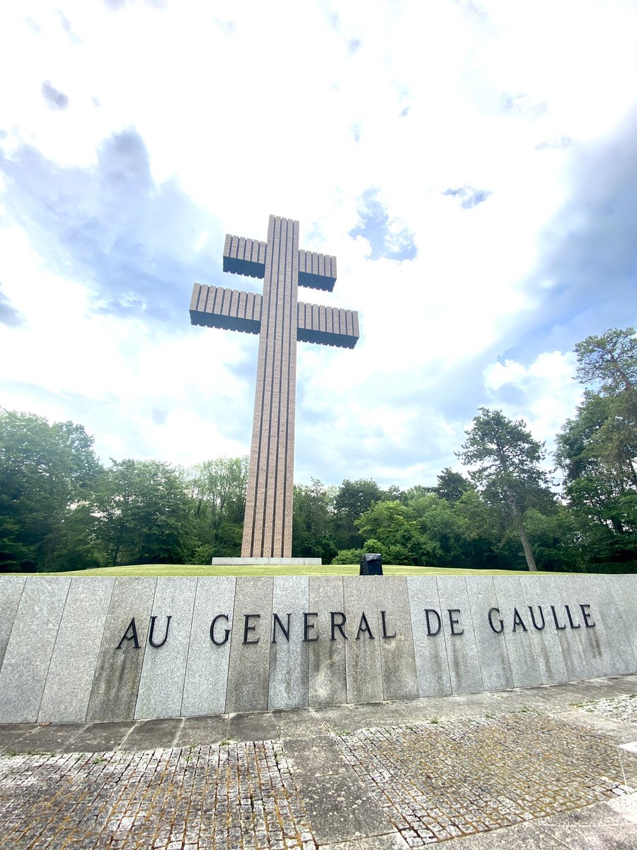 🇫🇷Hommage au Général de Gaulle par l’équipe #PlusFortsEnsemble. Le 18 juin est une date hautement symbolique pour <a href="/JeanROTTNER/">Jean ROTTNER</a> et pour notre région, merci au président @cd_hautemarne et du @Memorial_Gaulle  de son accueil et présence. Vive la France!🇫🇷