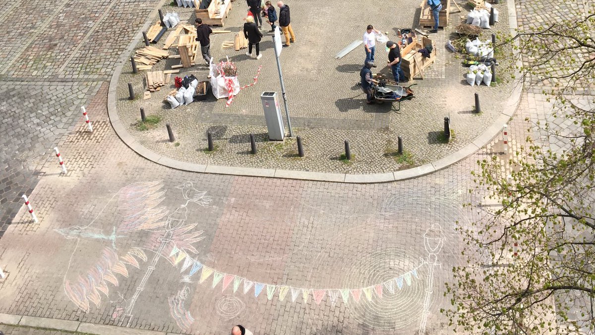 Engagement für #Kiezblocks wirkt!

Die Öffnung der Krumme Straße am <a href="/KarlAugustKiez/">Karl-August-Kiez</a>  für Menschen (durch raushalten des Motorverkehrs) wurde gestern im Bezirksparlament von einer temporäre zu eine permanente Maßnahme gemacht. 
Glückwunsch!🎉🎉🙌🥰😍