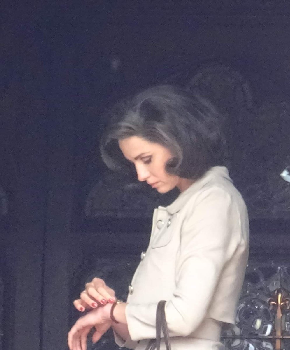 scotsguy11's tweet photo. Took this photo of Cait from 100 yards as she was preparing herself before going into to film the church scene.  I think it's good photo @caitrionambalfe @SamHeughan https://t.co/iSKWOphxwF