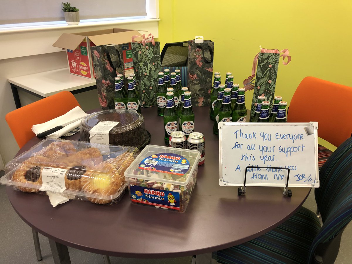 EmmaLoren_FE's tweet photo. Such a lovely surprise to walk into this morning! Thank you @joeodea10 and a HUGE Congratulations on completing your PGCE, you are an absolute asset to our team 💫 https://t.co/cUczacgPkn