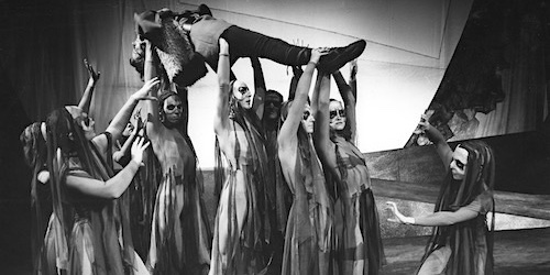 18 JUNI 1974
Première 'Orpheus und Euridice' van Opera Forum.
"Forum bracht een boeiende opvoering van de Orpheus" (Tubantia) opera-archief.nl/index.php/home… via <a href="/OperaArchief/">OPERA ARCHIEF NL</a>